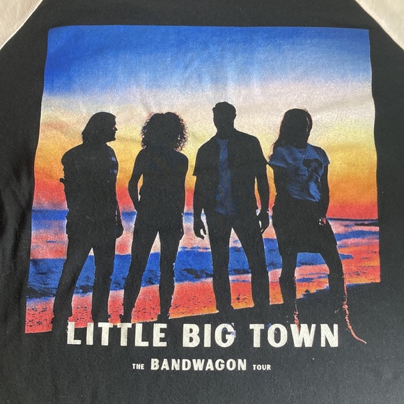 EUC Womens Medium Little Big Town The Bandwagon Tour Tee Medium - Picture 8 of 8